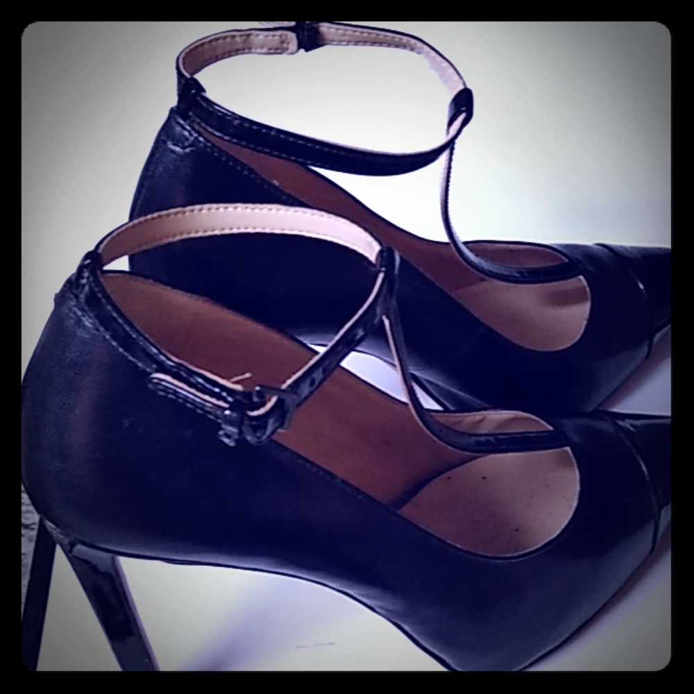 Nine West Lavish T Strap